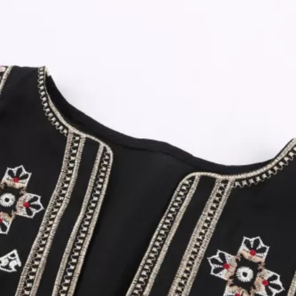 New 3/4 sleeve embroidered top - Picture 10 of 16